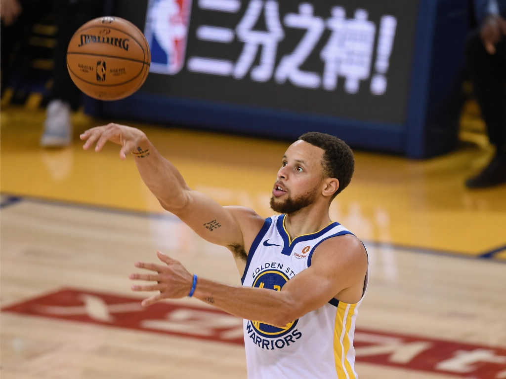 2月28日库里日，三分之神狂飙12记三分+52分，震撼全场！